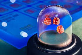 Antarmuka aplikasi mobile lesehantoto menampilkan permainan slot dan live-dealer
